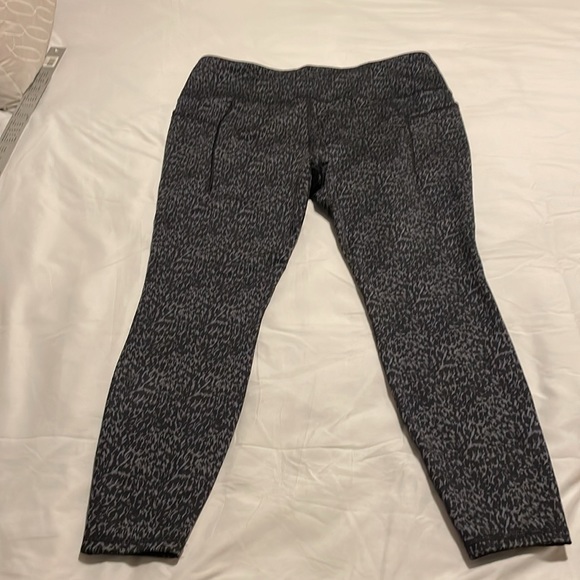 Women’s size XXL all in motion gray and black leggings - Picture 8 of 8